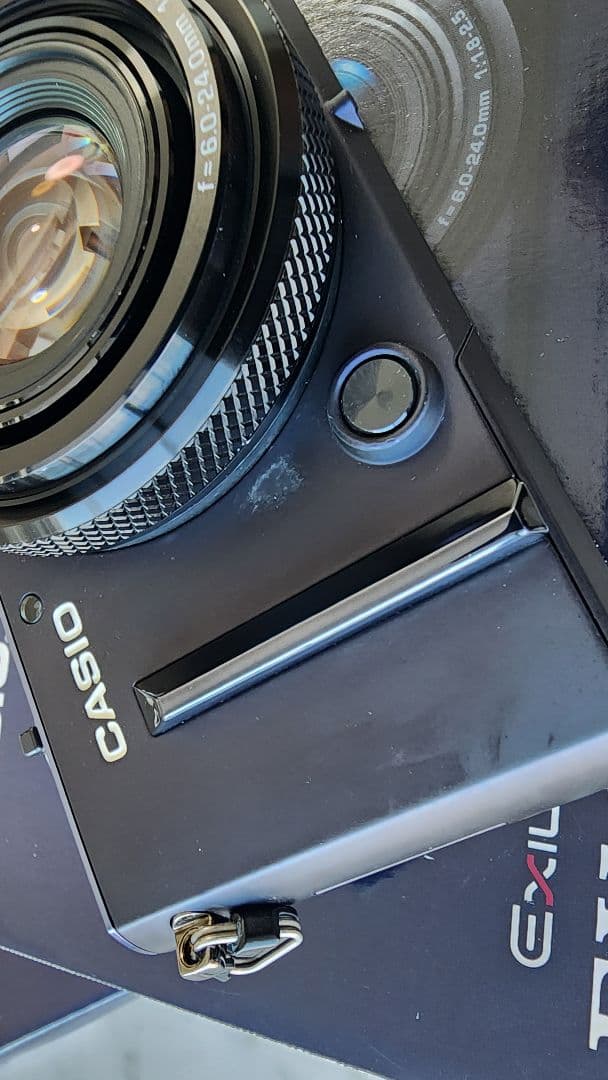 CASIO EX-10 コンパクトデジタルカメラ　カシオ　訳あり