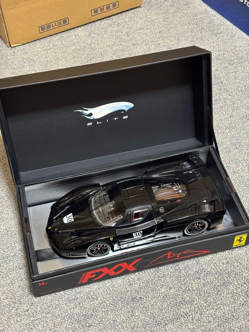 シリアルNo付フェラーリ FXX Mシューマッハ仕様 1/18 ホットウィール