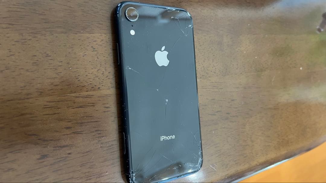 iPhone XR ブラック 背面ひび割れあり