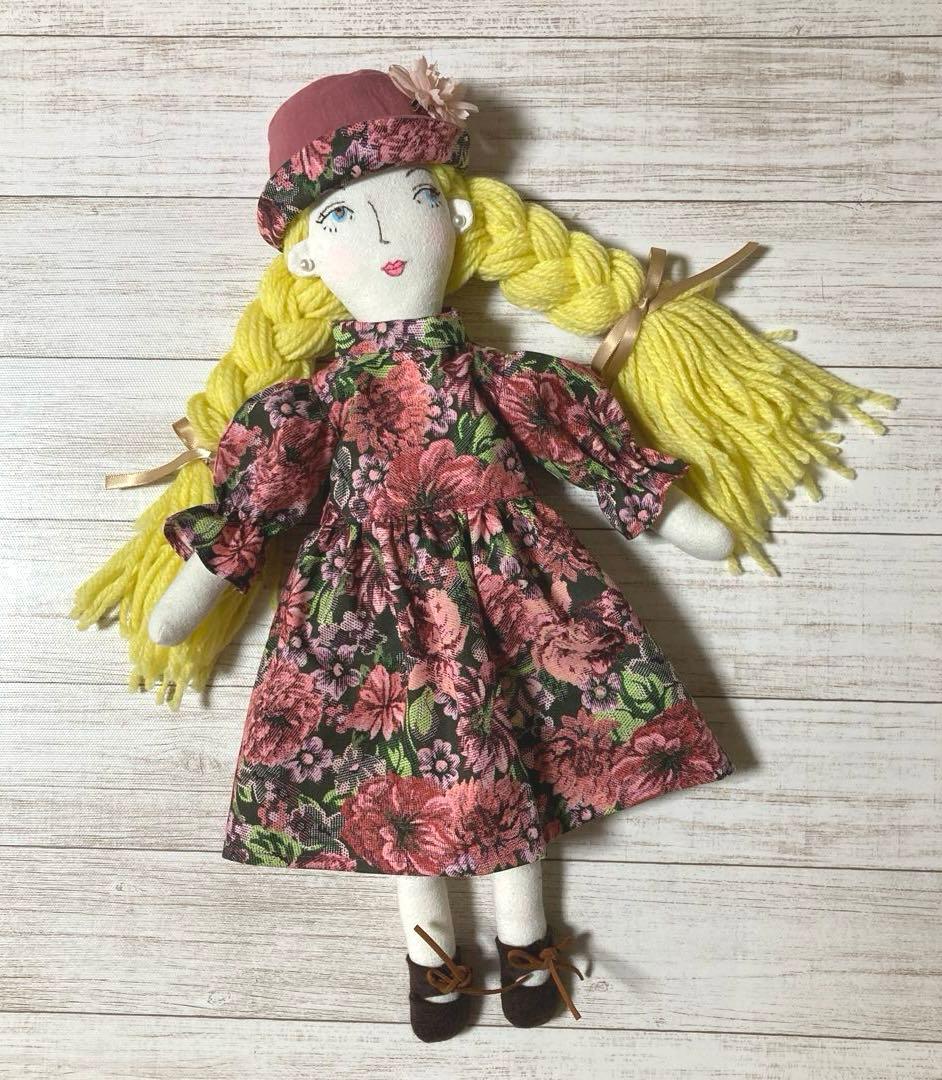 ハンドメイド着せ替え人形　金髪さん