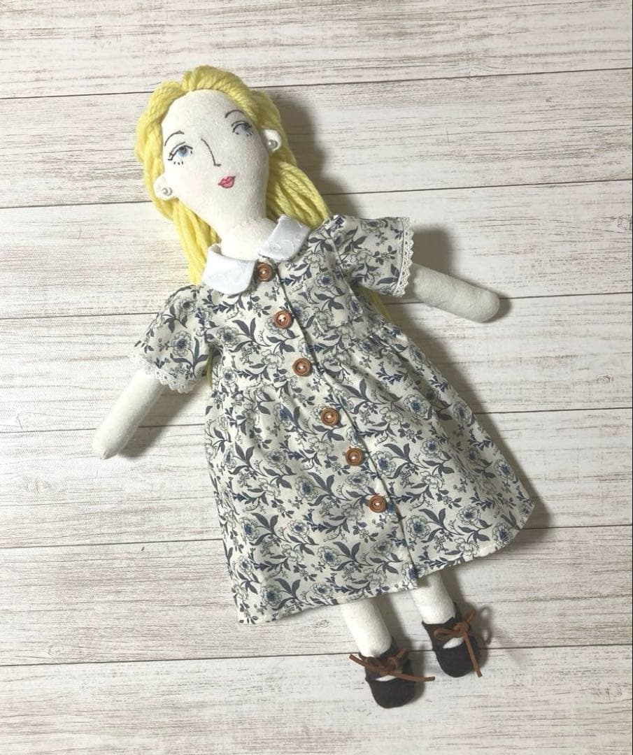 ハンドメイド着せ替え人形　金髪さん