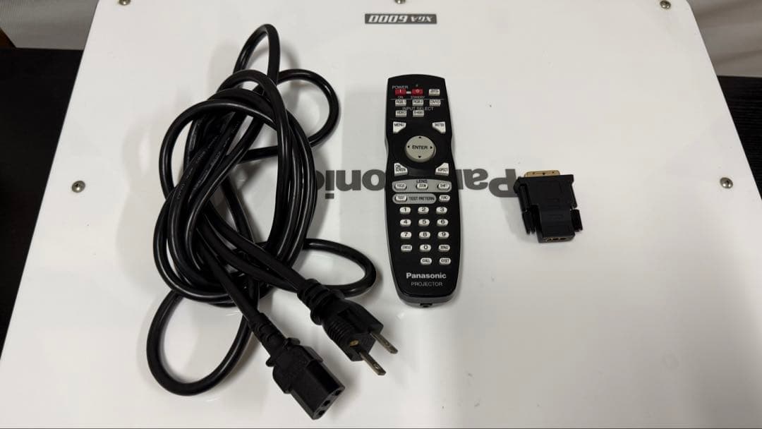 Panasonic PT-D5700 (本体のみ・レンズは付属しません).