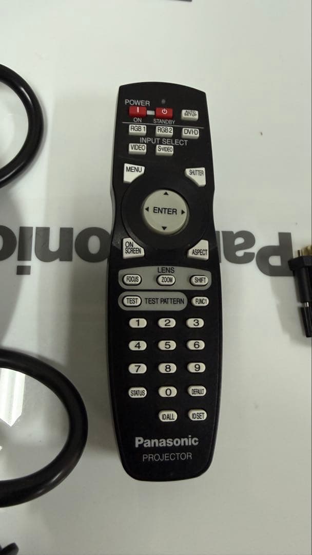 Panasonic PT-D5700 (本体のみ・レンズは付属しません).