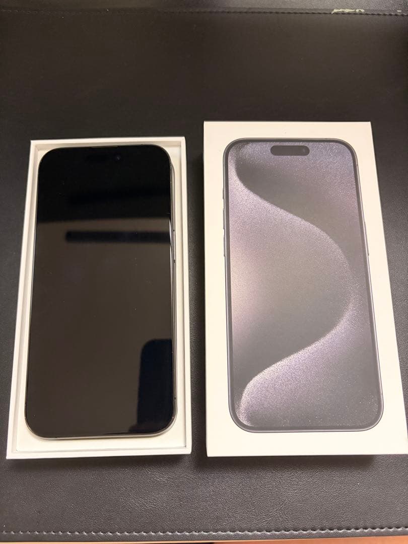 iPhone 15 Pro 256GB ブラックチタニウム　Simフリー