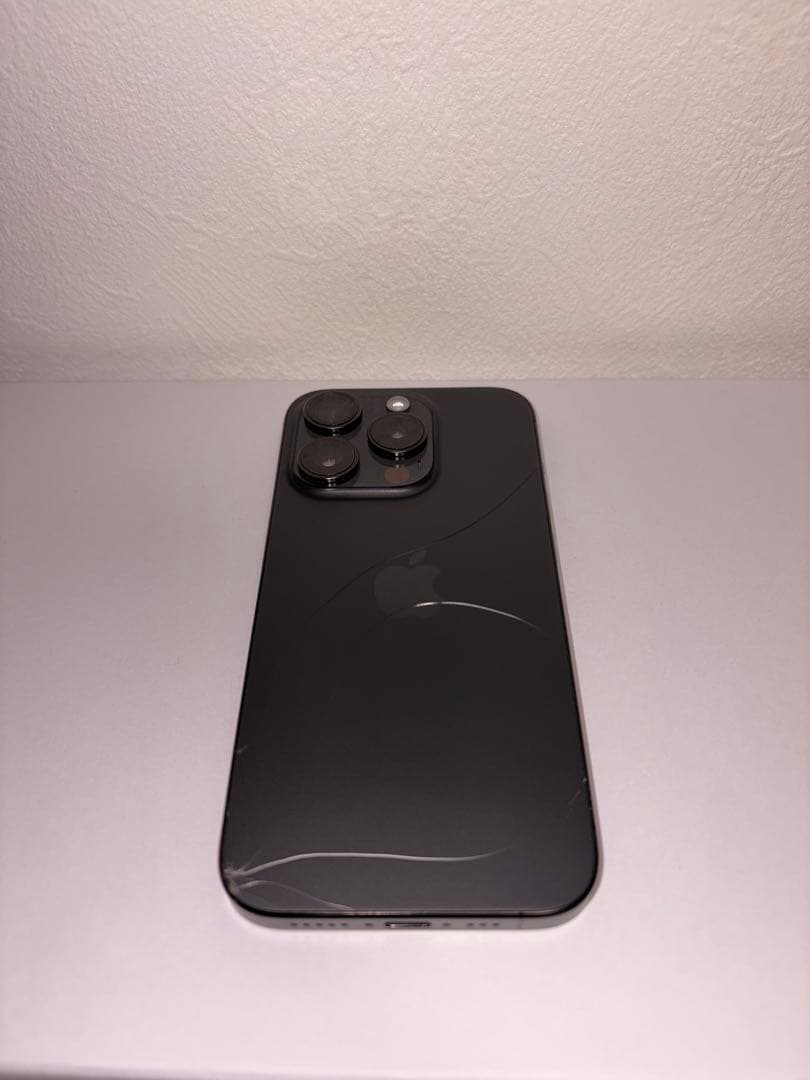 iPhone 15 Pro 256GB ブラックチタニウム　Simフリー