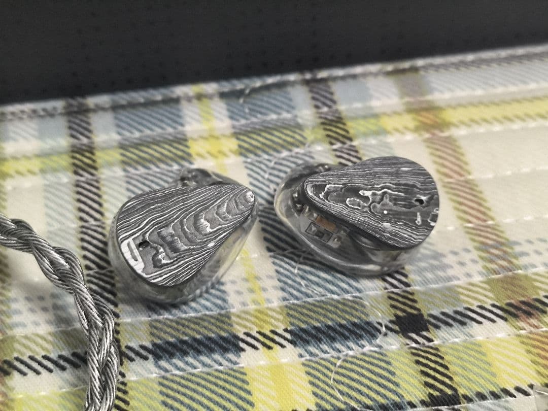 水月雨 MOONDROP DARKSABER 黑劍