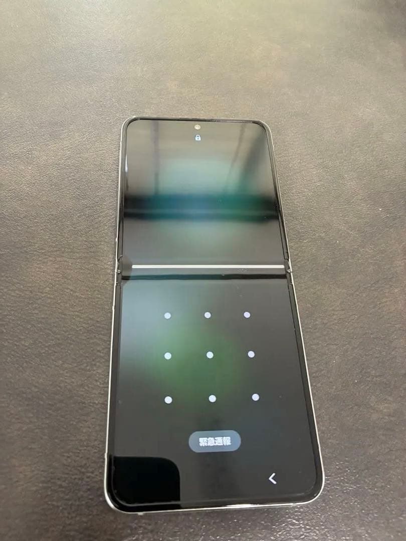 B*e様 Galaxy Z Flip5 SCG23 256GB au版SIMフリ