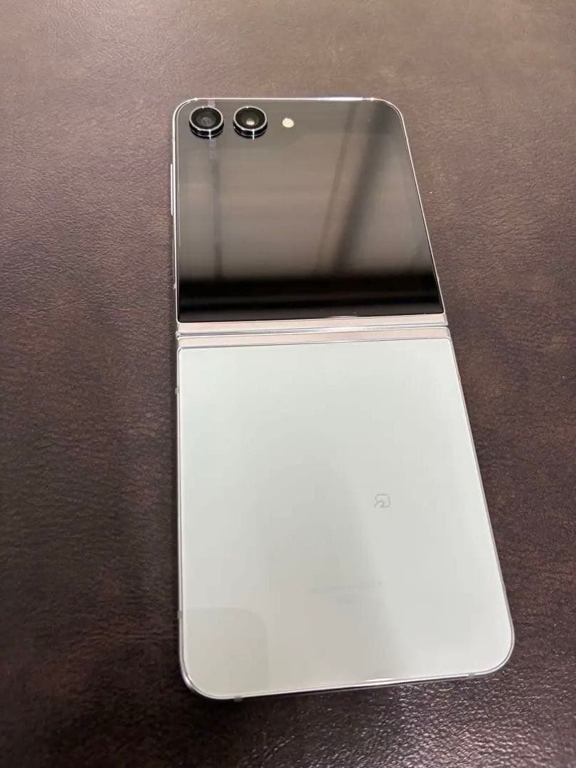 B*e様 Galaxy Z Flip5 SCG23 256GB au版SIMフリ