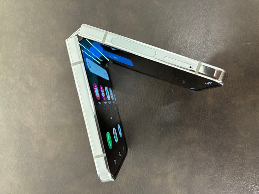 B*e様 Galaxy Z Flip5 SCG23 256GB au版SIMフリ