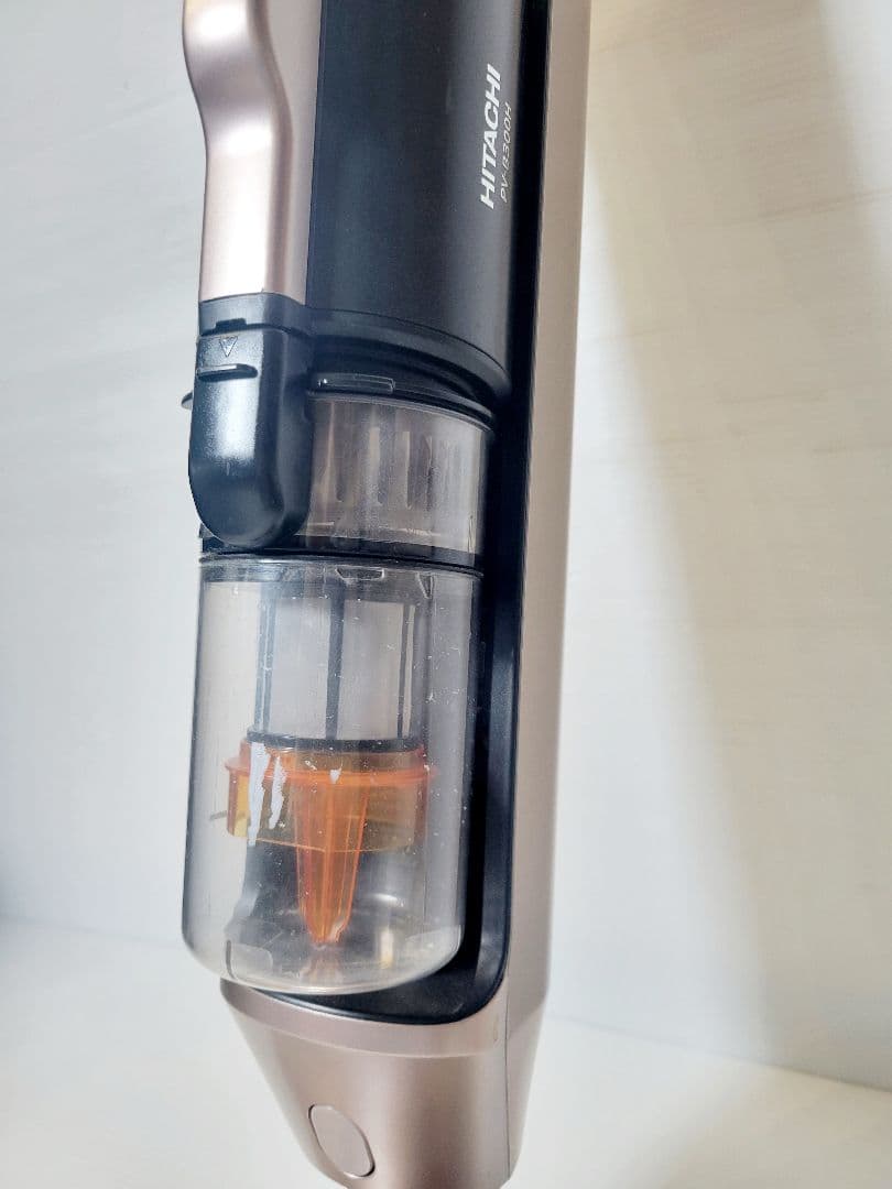 日立☆充電式掃除機(充電器あり)　PV-B300H　シャンパンゴールド