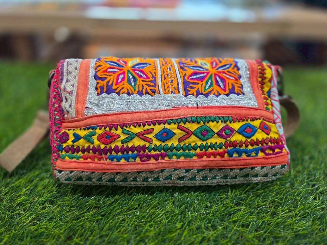 【古布】 パッチワーク クラッチバッグ ショルダー付き ポーチ ミラーワーク