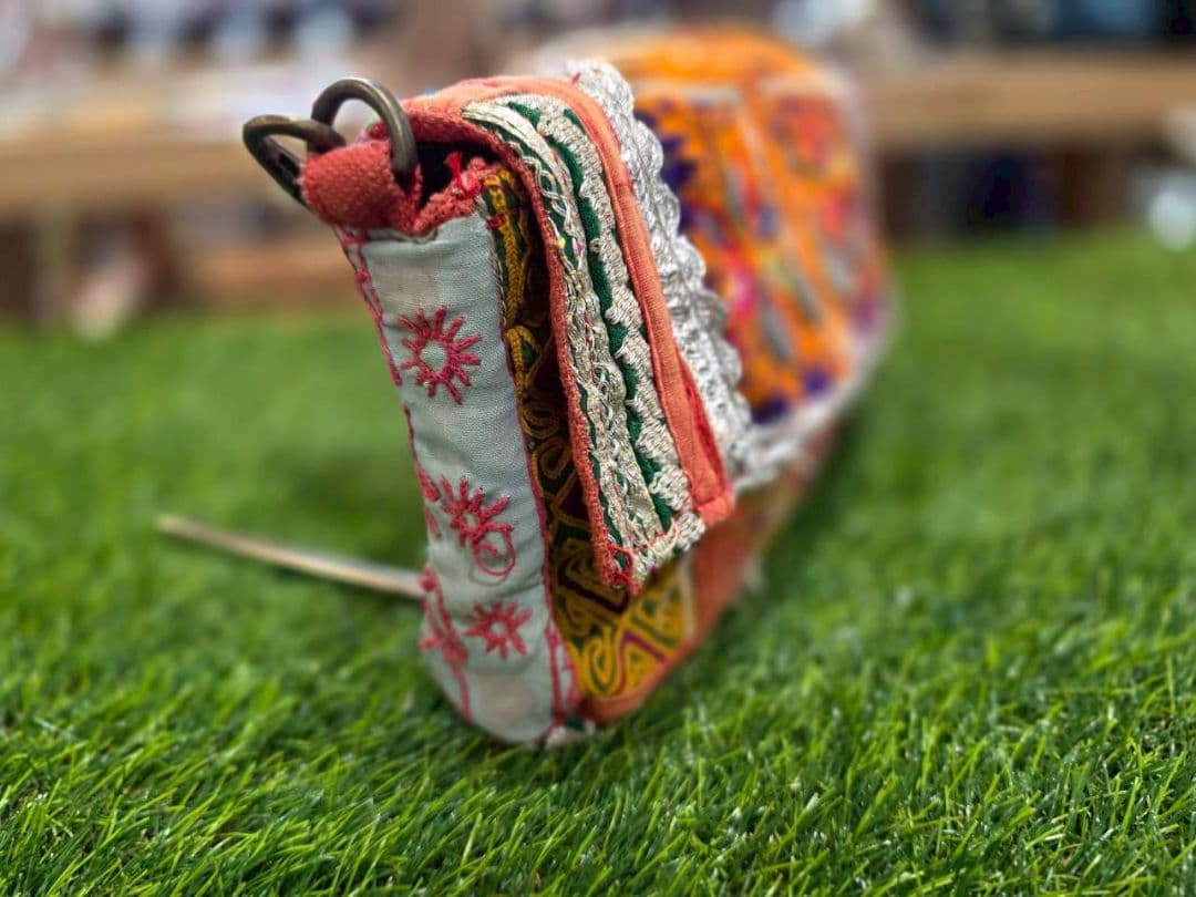 【古布】 パッチワーク クラッチバッグ ショルダー付き ポーチ ミラーワーク