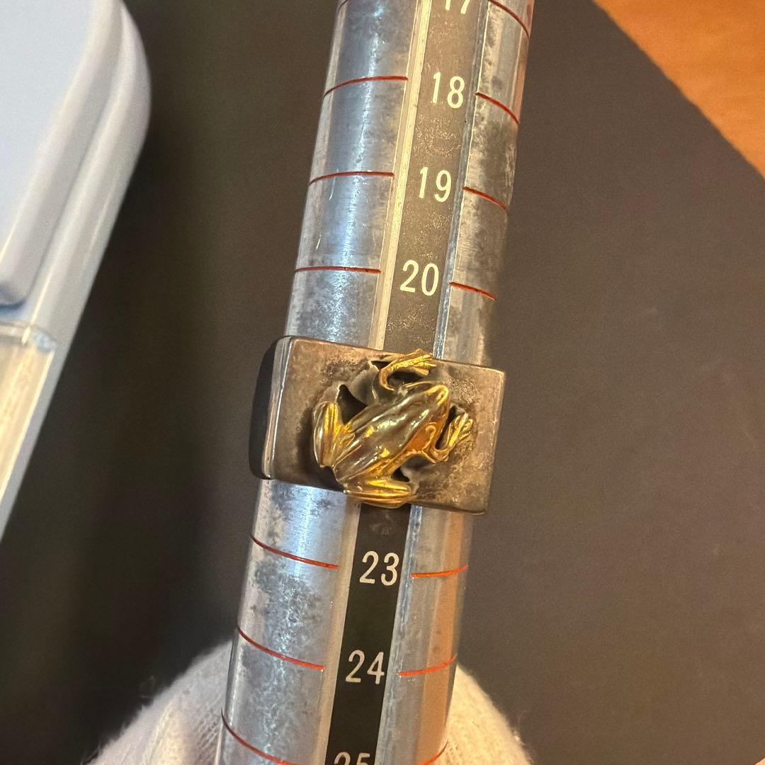 シルバーリング　カエル付き