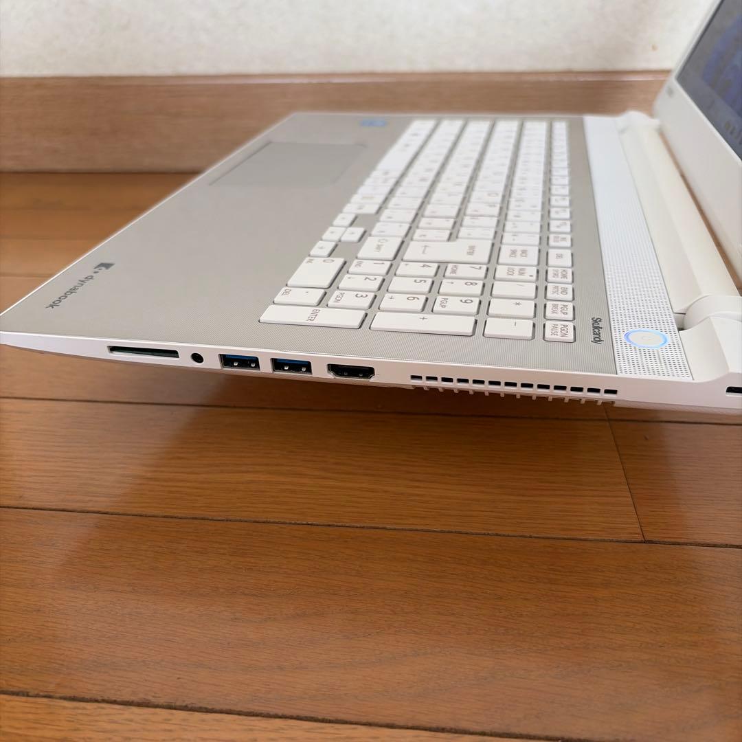 美品 東芝Dynabook T75/RG i7-5500U SSD256 GB