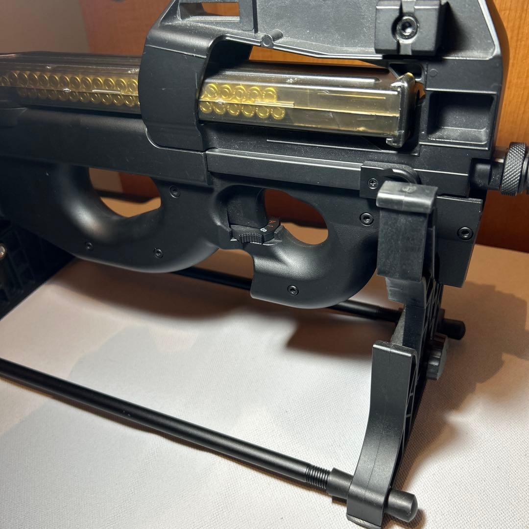 [S&T] P90TR BK 電動ガン スタンド付き。