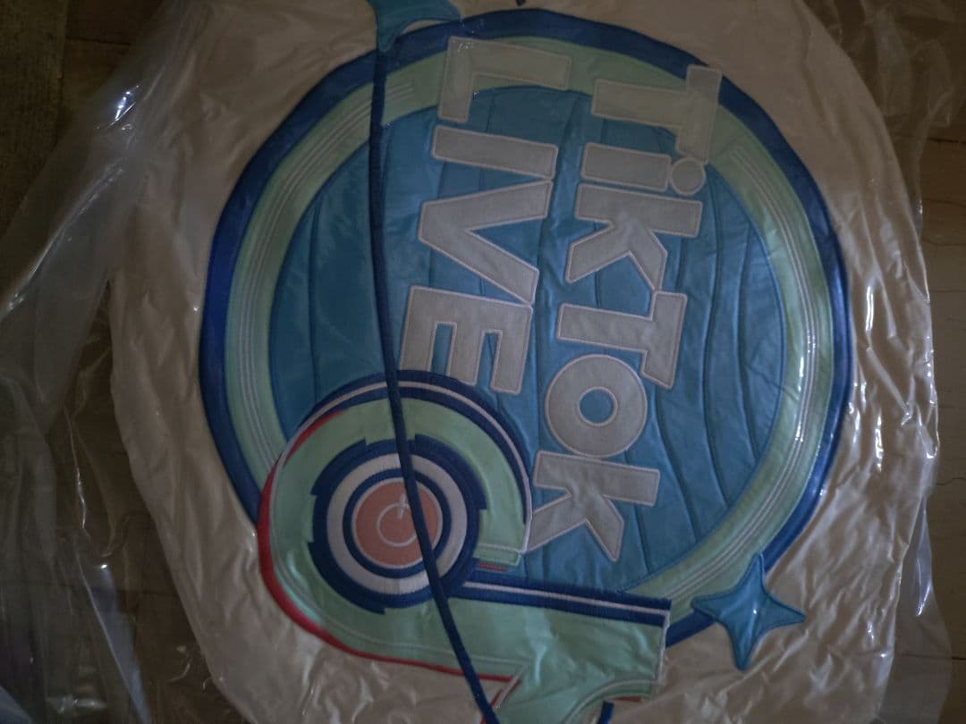 TikTok LIVE 円形マットとキーホルダーをセットで