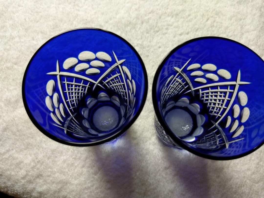 目の覚めるような藍切子 これで飲むのは最高！おまけつき！