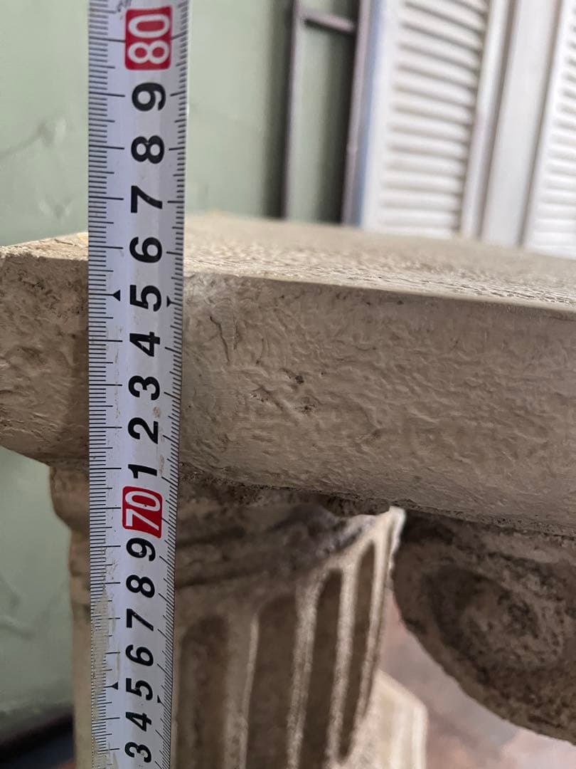 石調のギリシャ風飾り棚