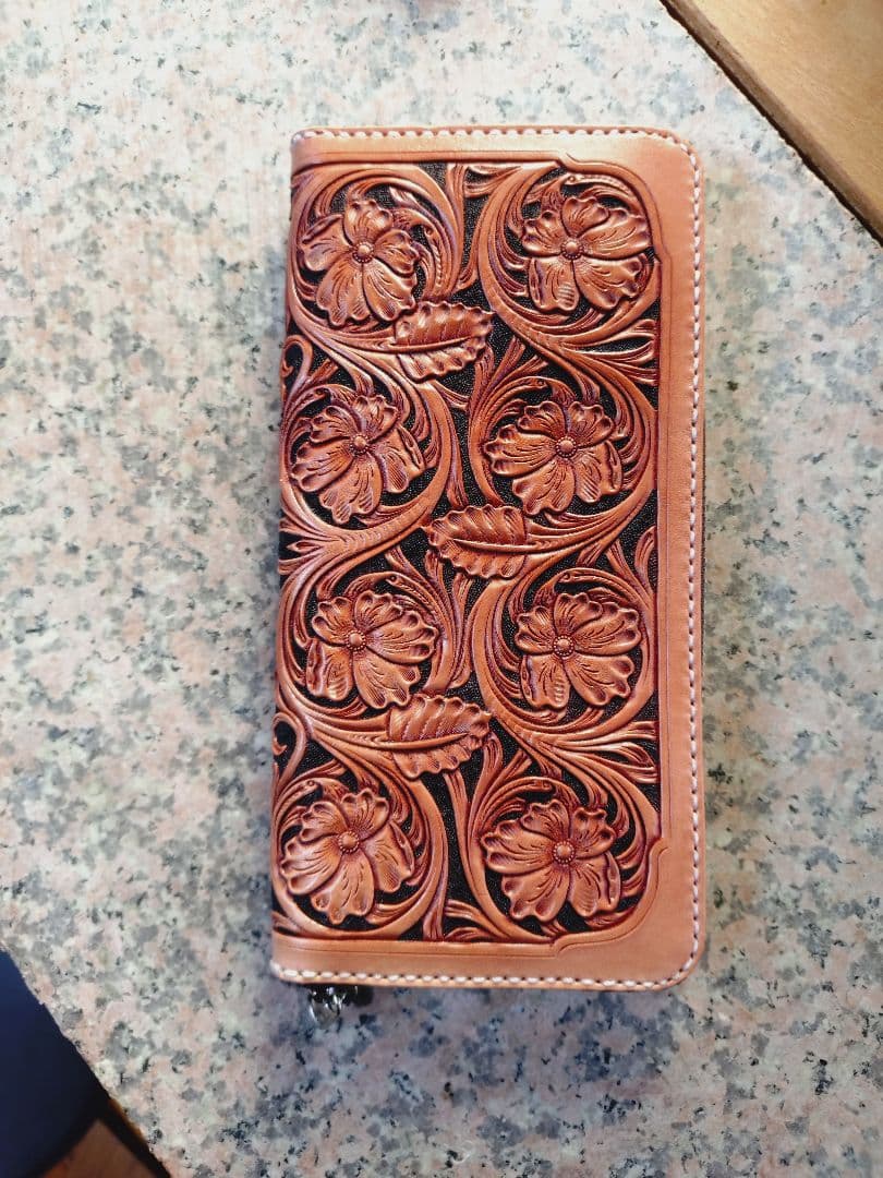 長財布　ラウンドファスナーウォレット　レザーカービング