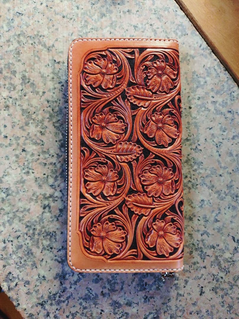 長財布　ラウンドファスナーウォレット　レザーカービング