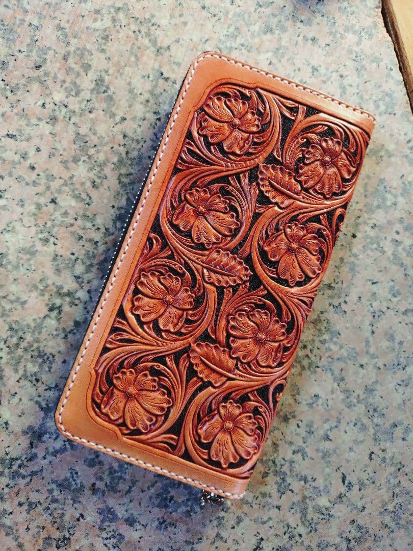 長財布　ラウンドファスナーウォレット　レザーカービング