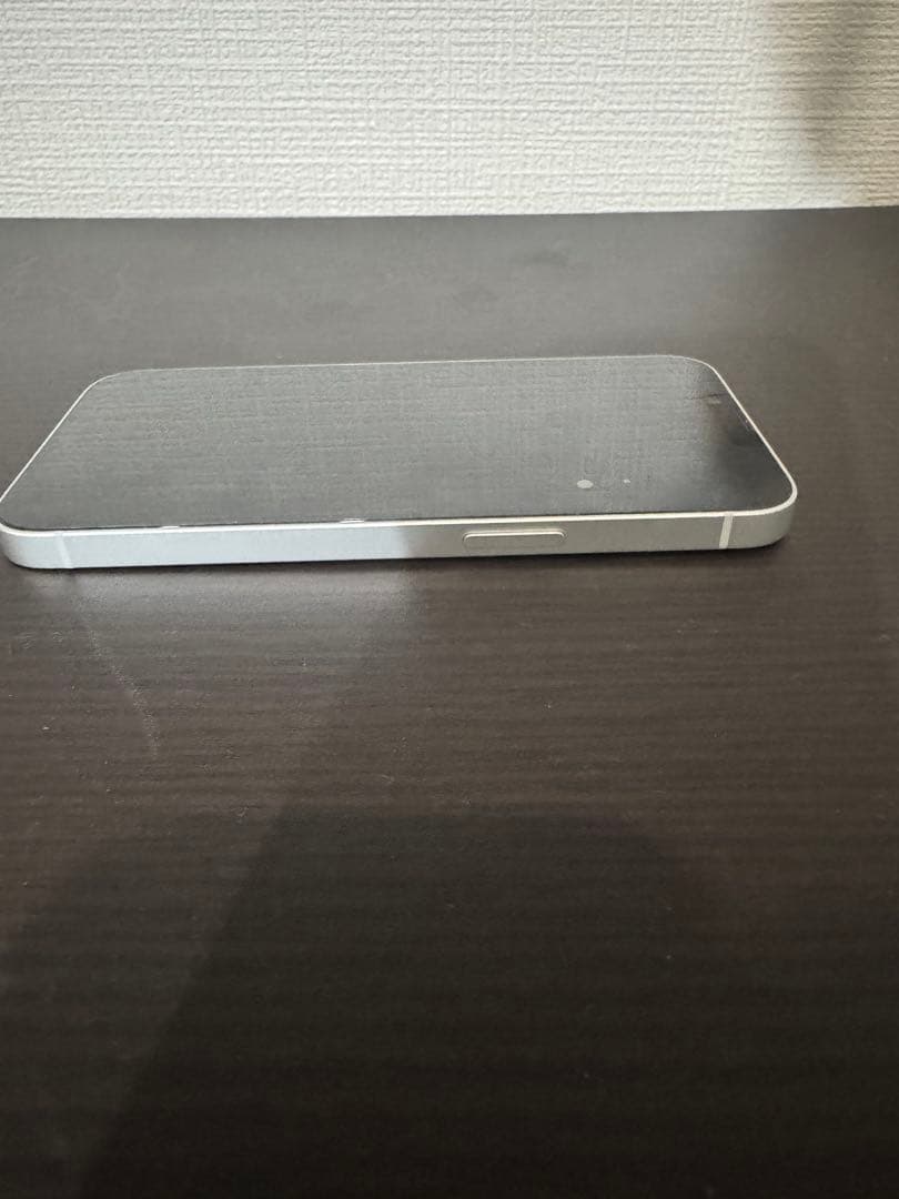 Apple iPhone 16e 本体　ほぼ未使用。