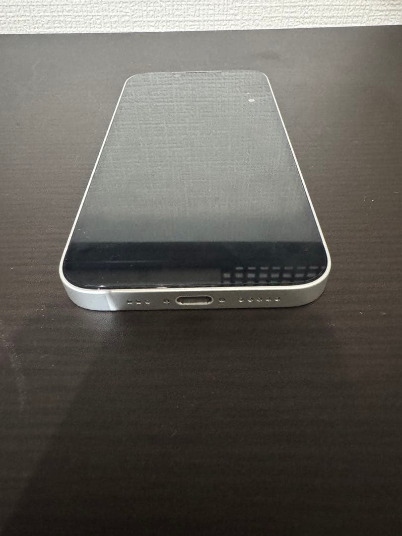 Apple iPhone 16e 本体　ほぼ未使用。