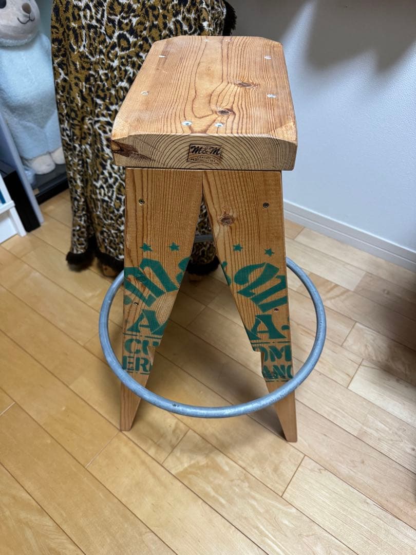 m&m custom performance furniture 角スツール大