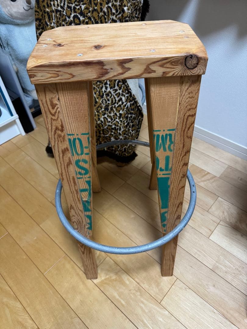 m&m custom performance furniture 角スツール大