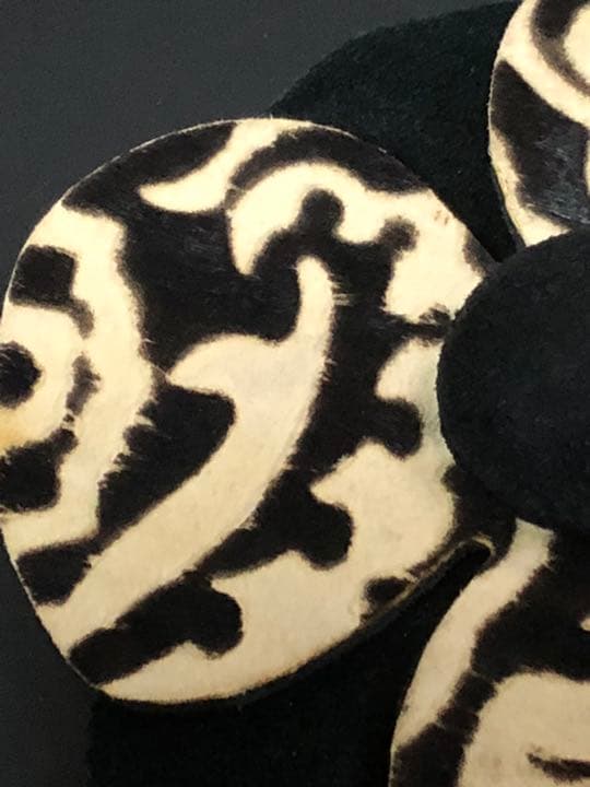 アッカ　革　ハラコ　カメリア ヘアゴム　白×黒　値下げ