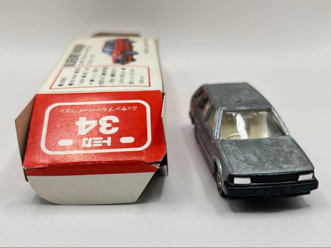 トミカ 日本製 赤箱 34 ニッサン ブルーバード ワゴン 無塗装