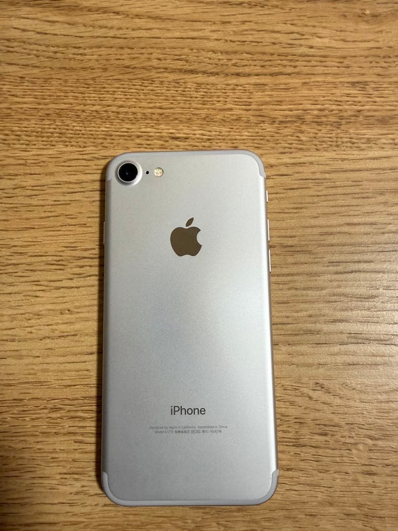iPhone 7 シルバー 32GB SIMフリー バッテリー97%