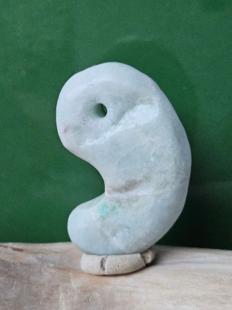 糸魚川　波打 翡翠勾玉