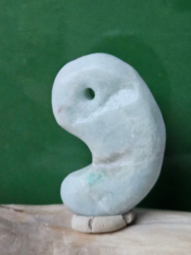 糸魚川　波打 翡翠勾玉