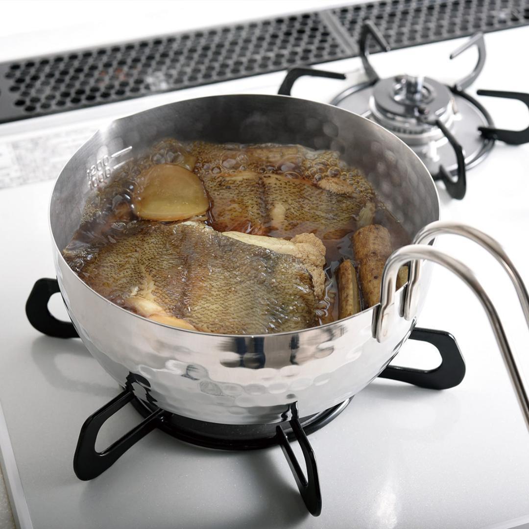 取っ手も便利な雪平鍋　マルチポットタイプ 20cm 透明の落とし蓋付