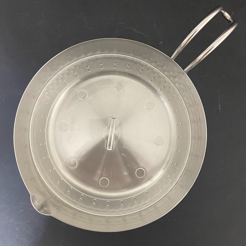 取っ手も便利な雪平鍋　マルチポットタイプ 20cm 透明の落とし蓋付