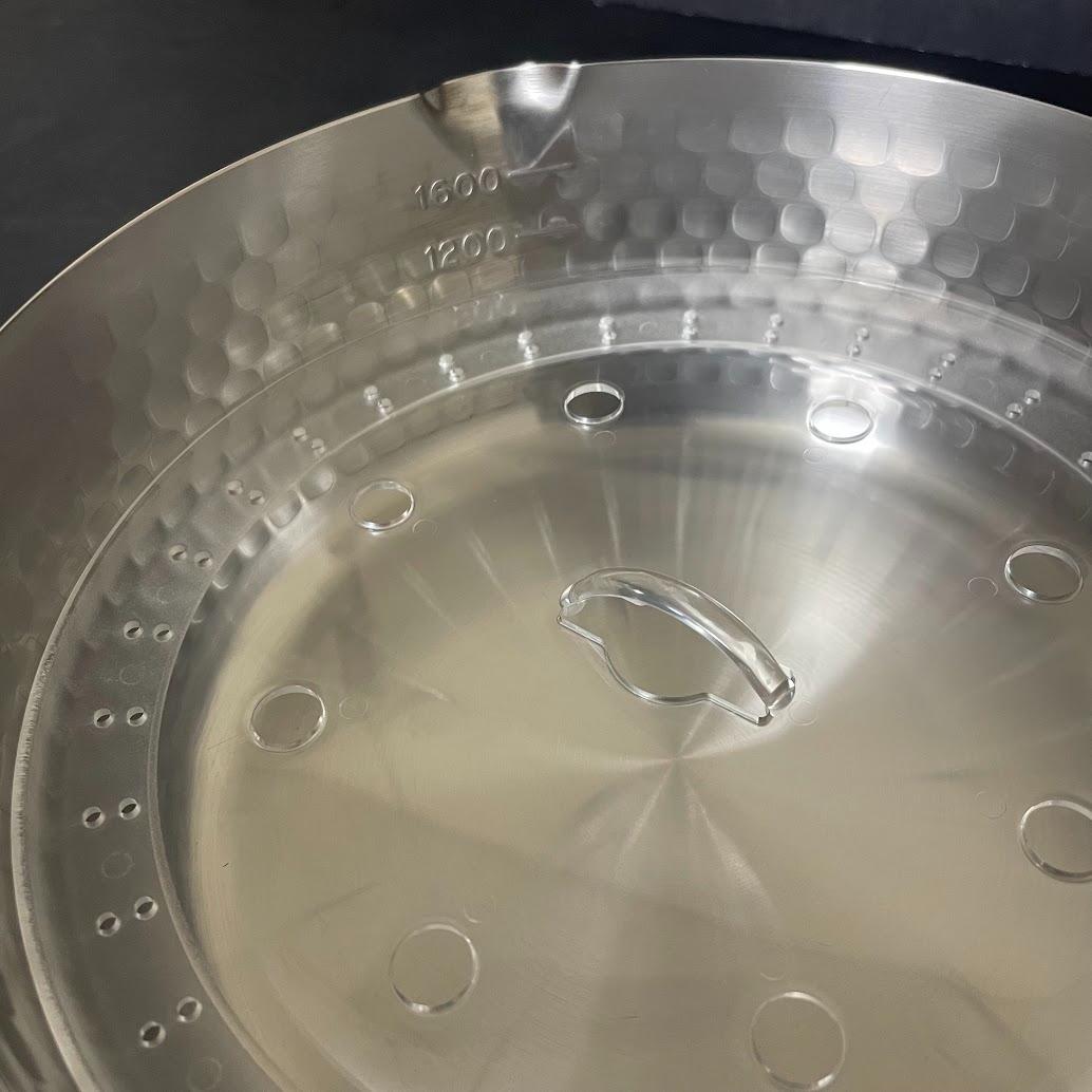 取っ手も便利な雪平鍋　マルチポットタイプ 20cm 透明の落とし蓋付