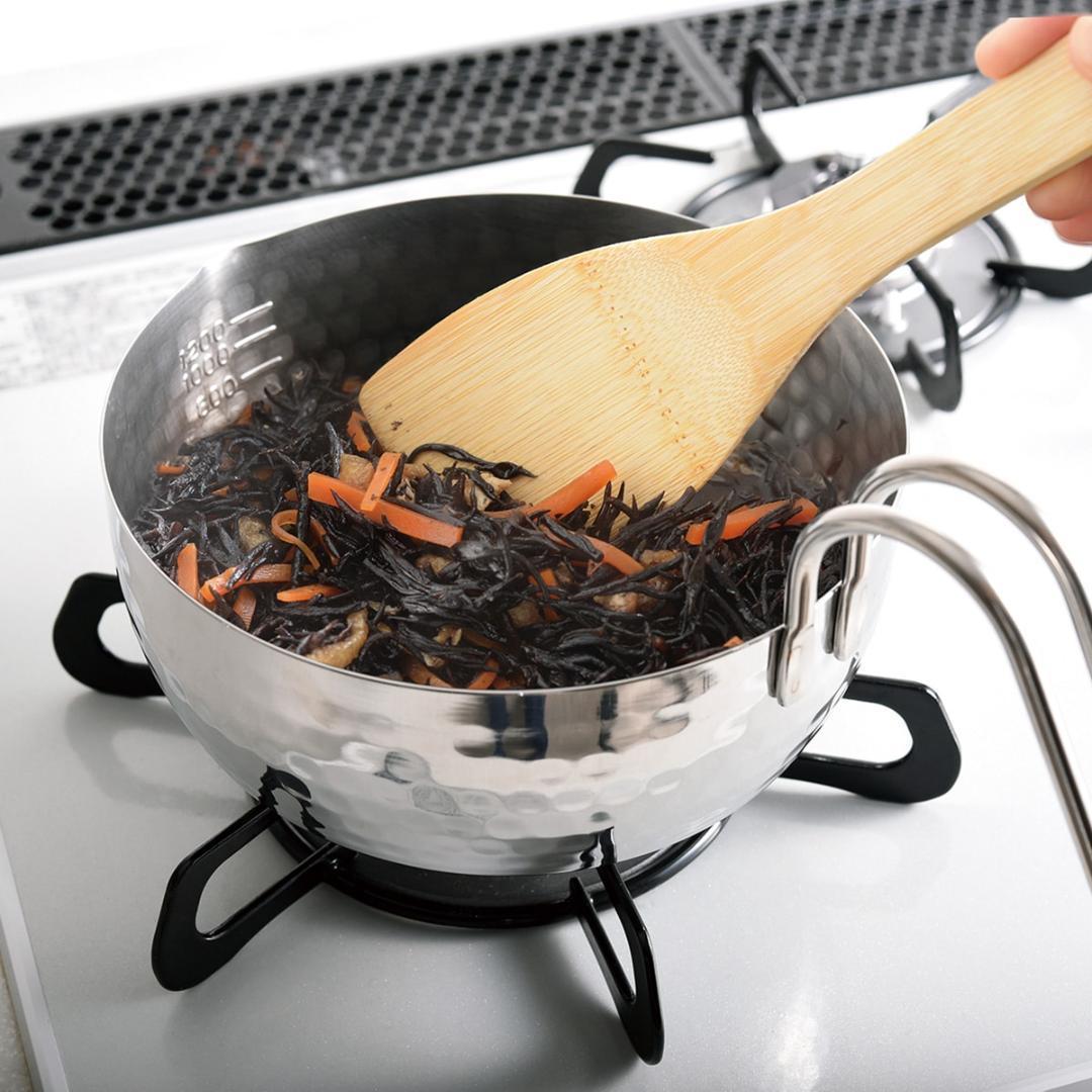 取っ手も便利な雪平鍋　マルチポットタイプ 20cm 透明の落とし蓋付