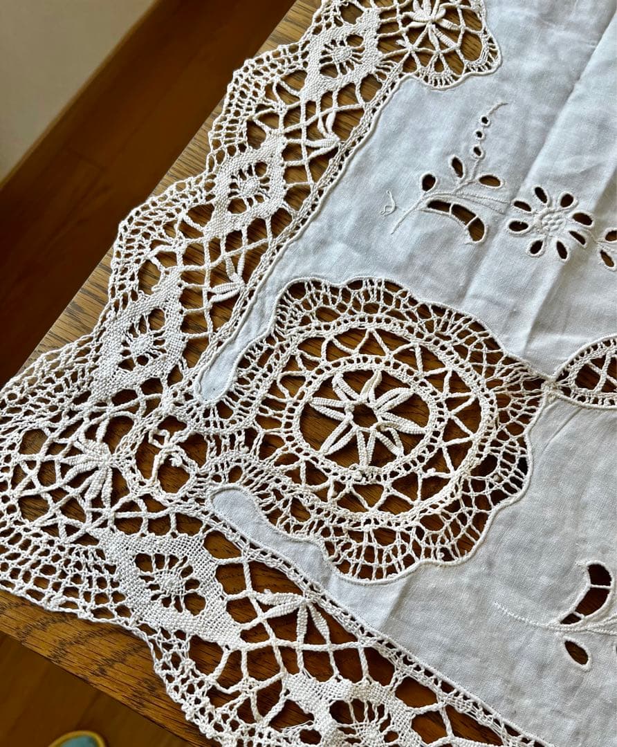 高級ハンドカットレース テーブルクロス／輸出仕様・手仕事の逸品