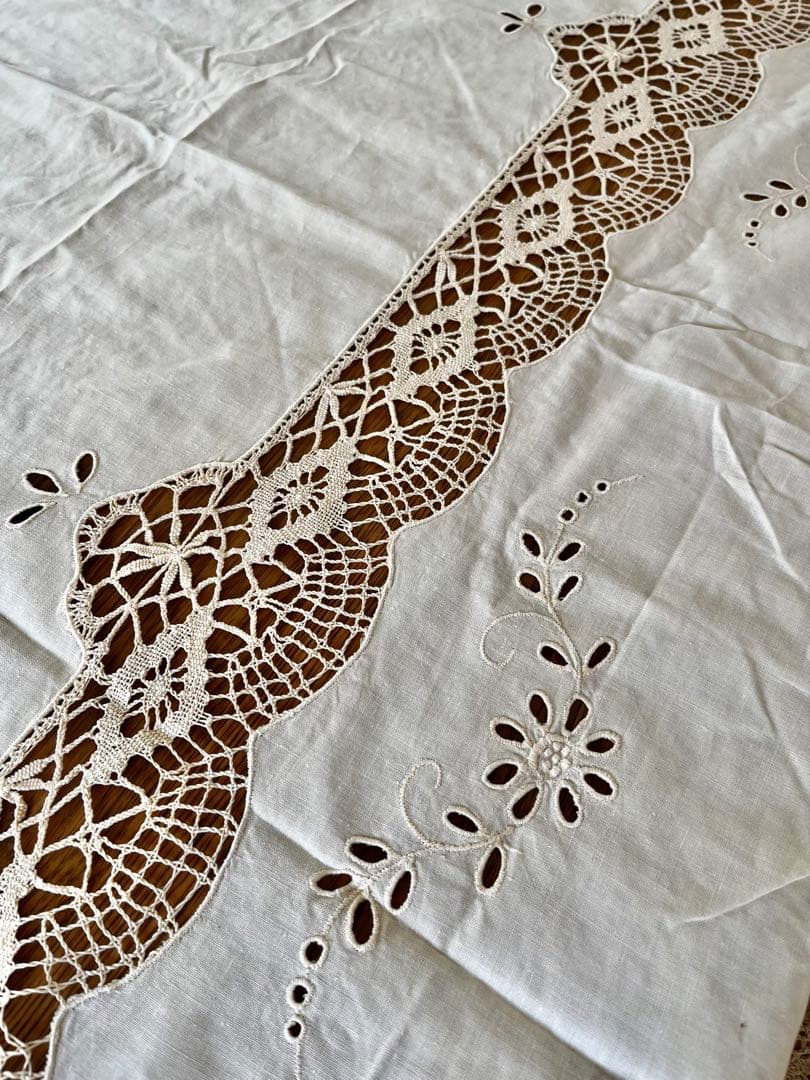 高級ハンドカットレース テーブルクロス／輸出仕様・手仕事の逸品