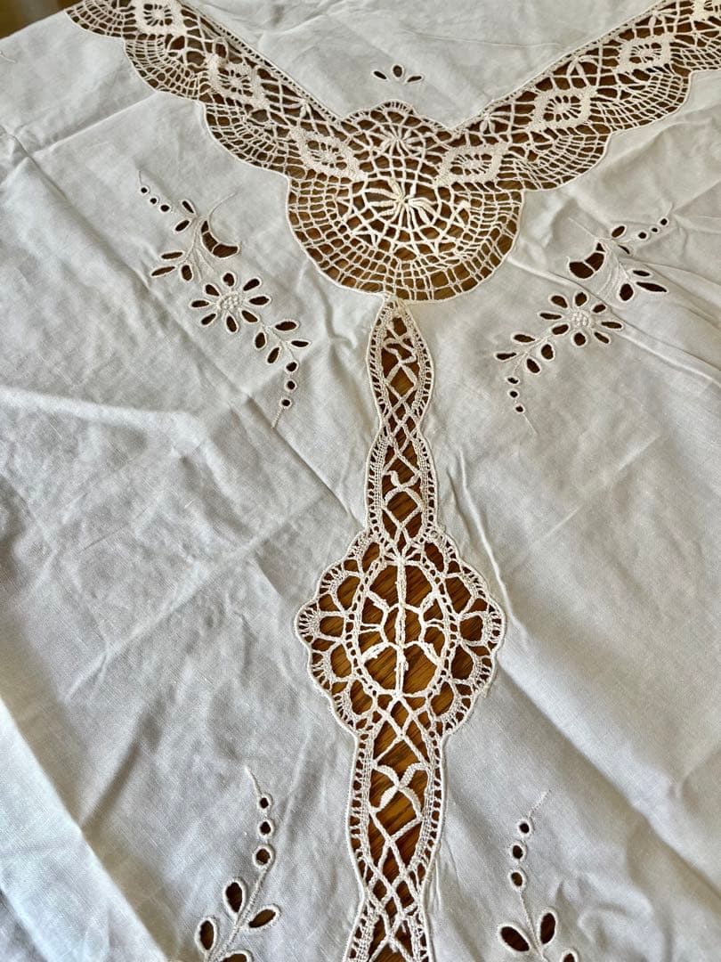 高級ハンドカットレース テーブルクロス／輸出仕様・手仕事の逸品