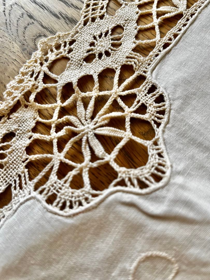 高級ハンドカットレース テーブルクロス／輸出仕様・手仕事の逸品