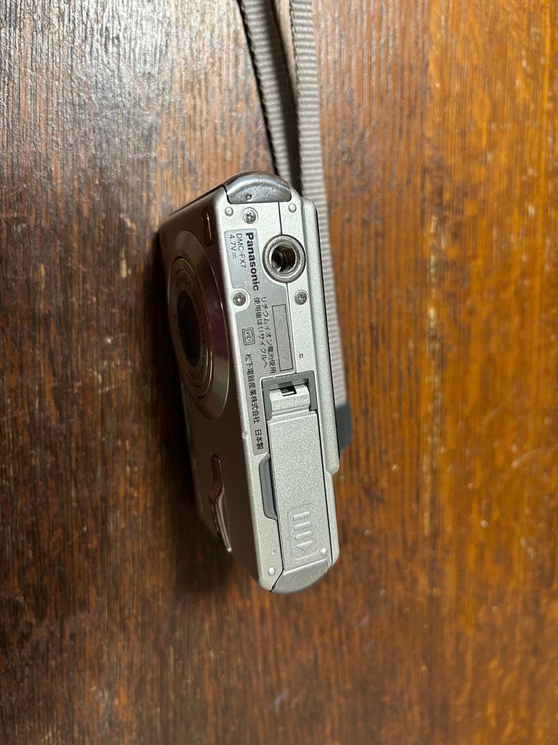Panasonic LUMIX DMC-FX7 シルバー コンパクトデジカメ