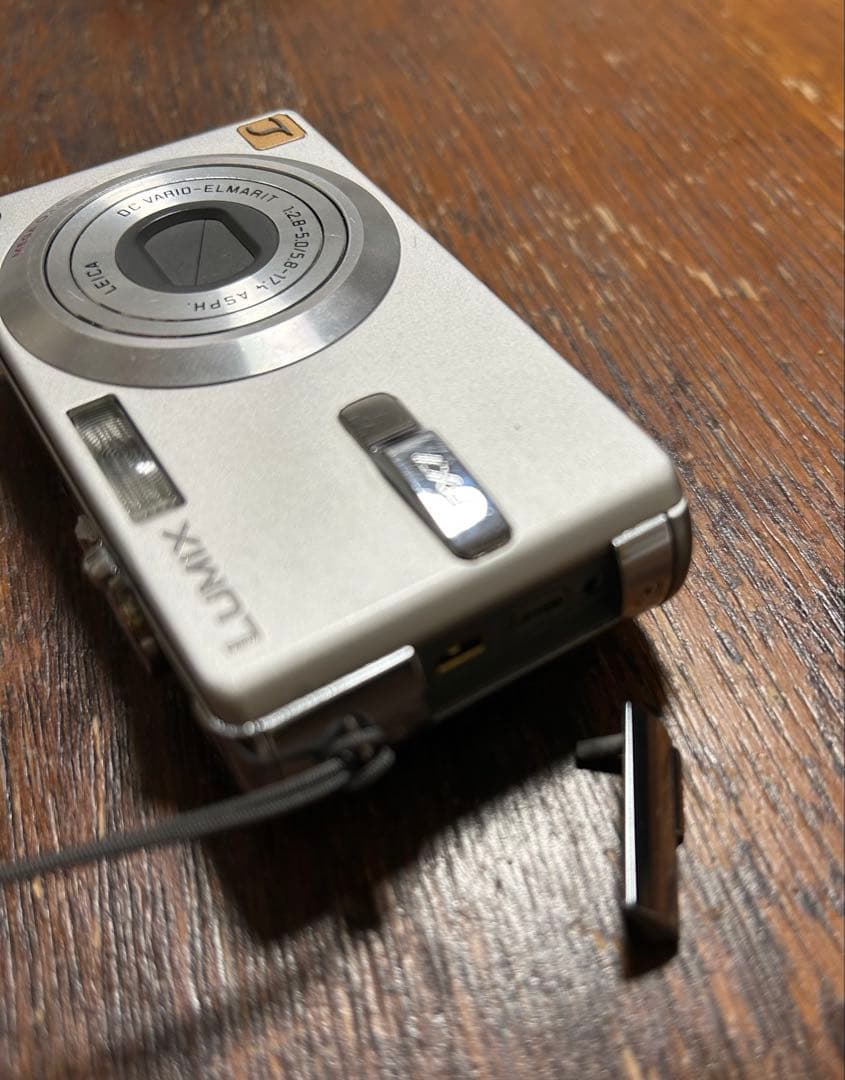 Panasonic LUMIX DMC-FX7 シルバー コンパクトデジカメ