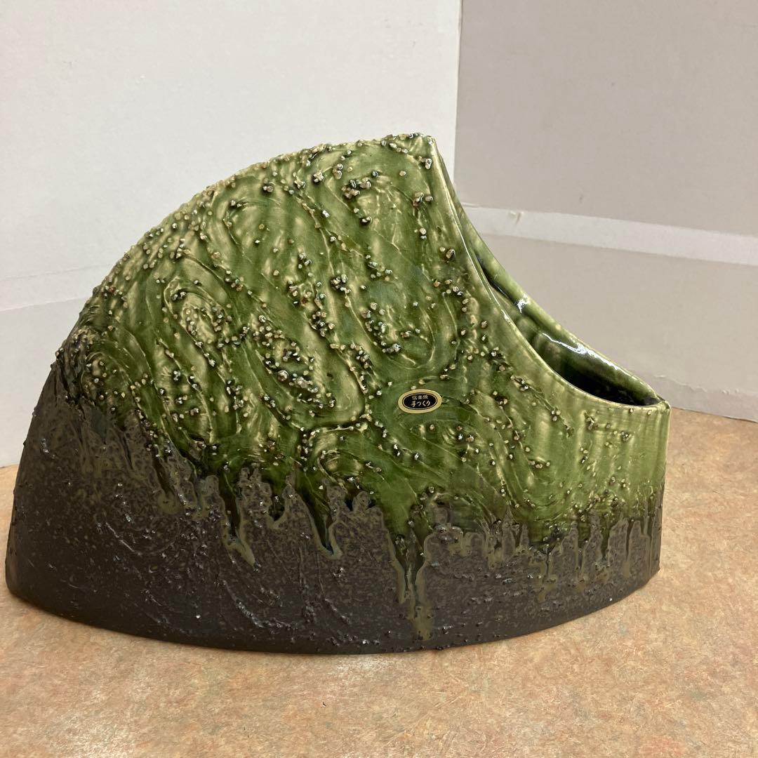 お値下げしました。信楽焼手造り花器黒ビードロ波目