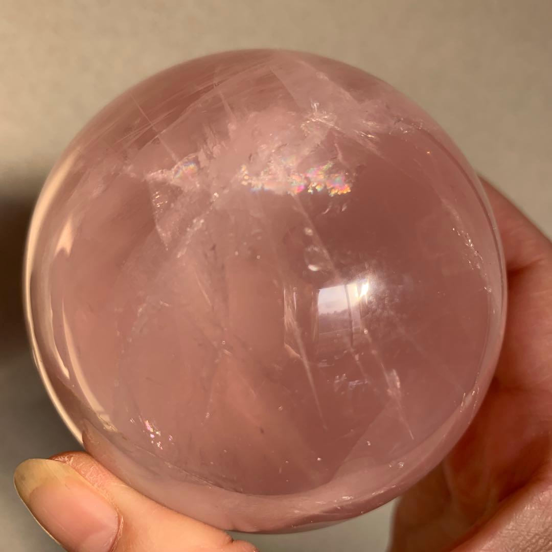 ローズクォーツスフィア大玉約77.3mm 虹有り　天然石置物　丸玉…②