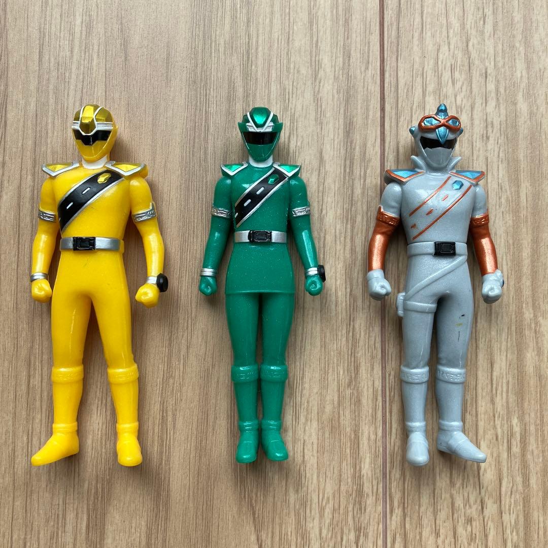 BANDAI 魔進戦隊キラメイジャー Tシャツ Mサイズ　シュシュ　スマホケース