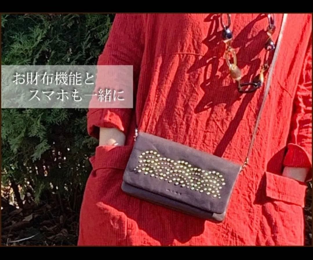 牛革お財布ポシェット 青海波スタッズ 旅行に最適