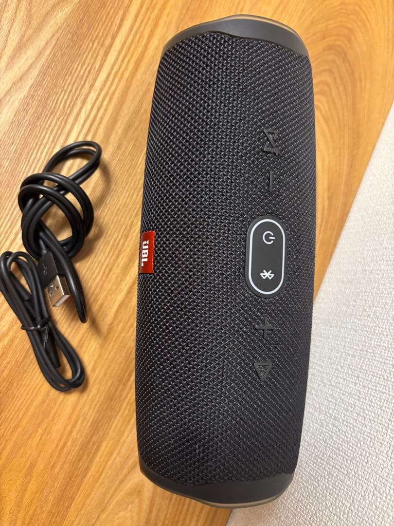 美品！JBL CHARGE4 ワイヤレススピーカー