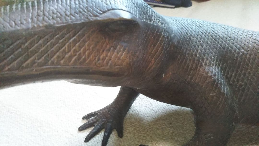 リアルな爬虫類彫刻 約９０cm　コモドドラゴン　 コモドオオトカゲ